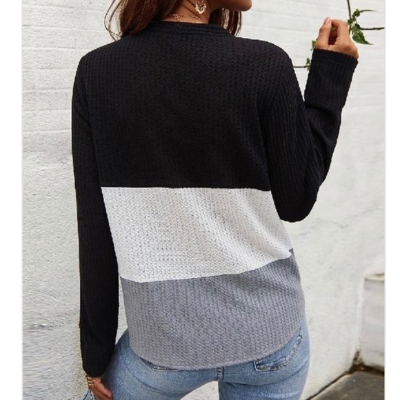 ✨LAST ONE!✨Waffle knit color block top - Picture 2 of 6